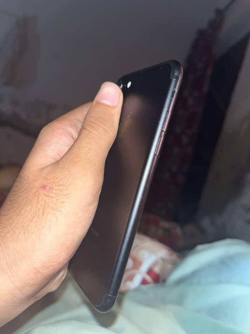 Apple iPhone 7 1