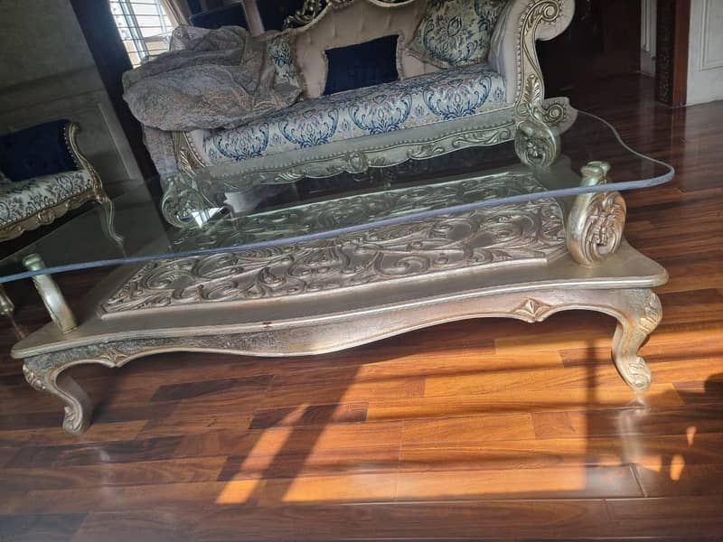 Center Table 0