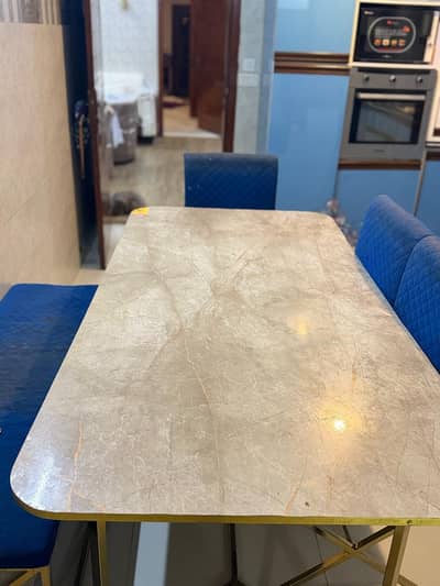 digninig table