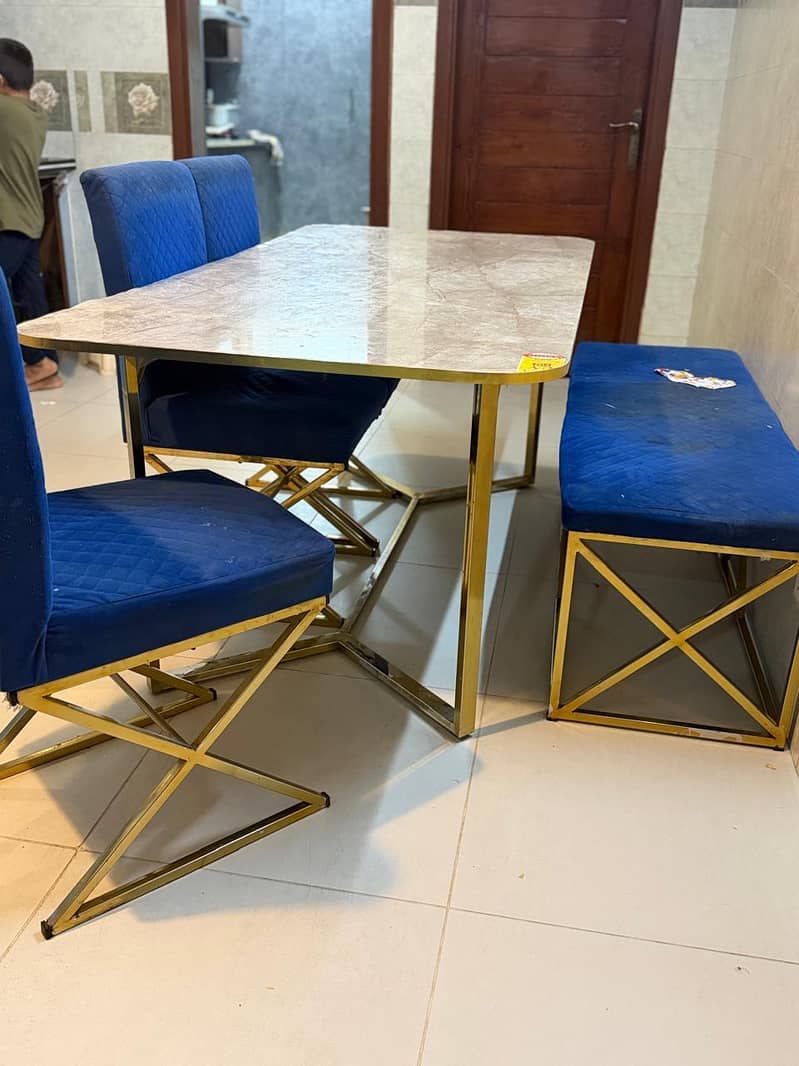 digninig table 1