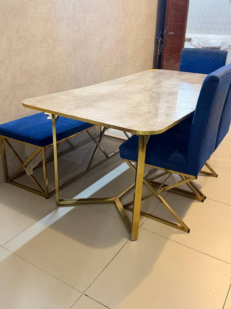 digninig table 3