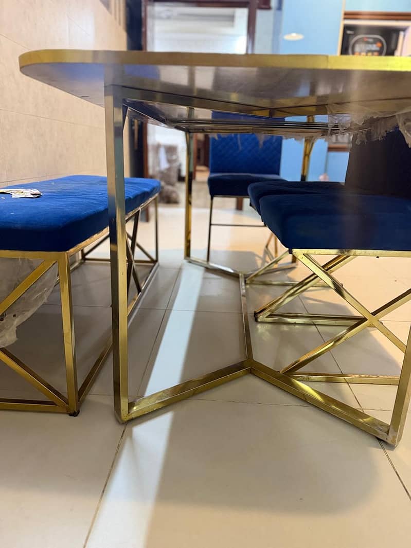 digninig table 4