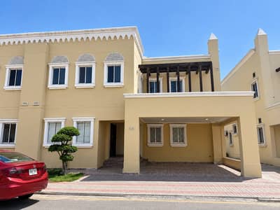 I'M SELLING A ONE KANAL VILLA IN BAHRIA ORCHARD LAHORE PHASE 1. LDA APPROVED HOT LOCATION ARE FACILITIES ARE NEARBY ON WALKING DISTANCE