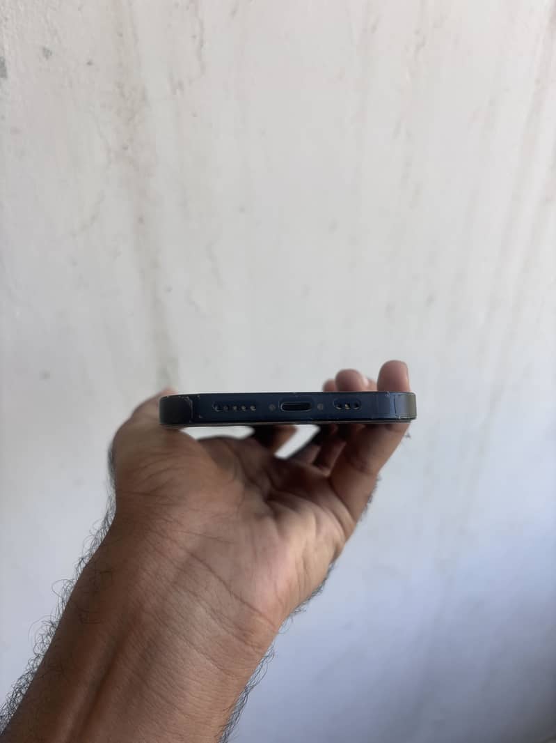 Apple iPhone 13 5