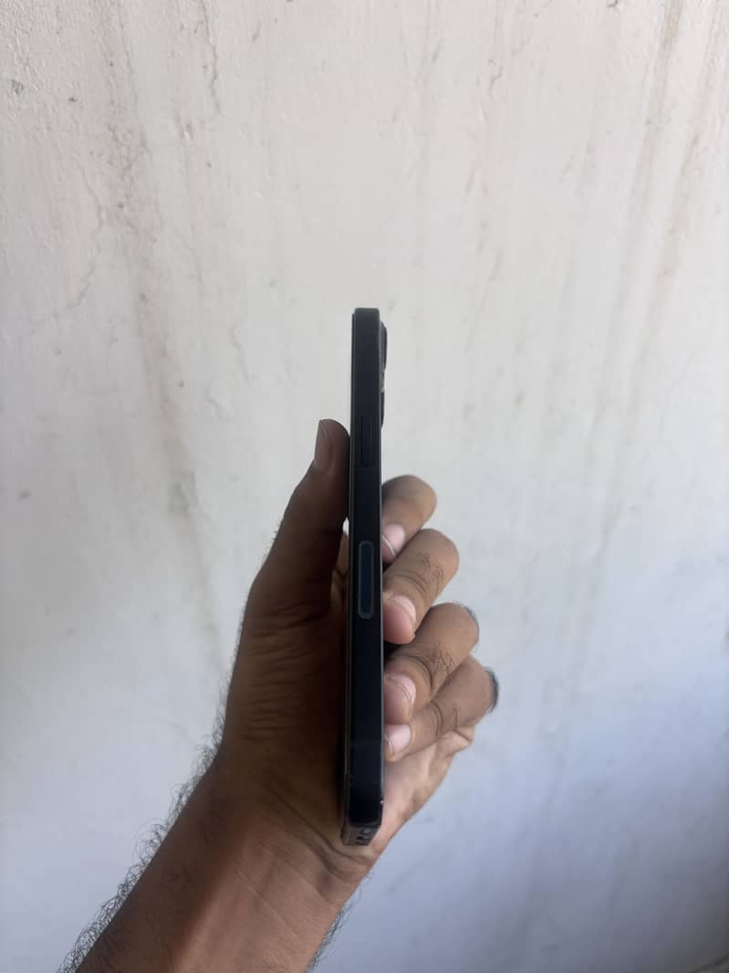 Apple iPhone 13 6
