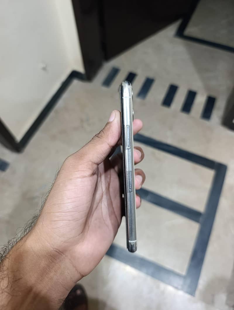 Apple iPhone 11 Pro 2