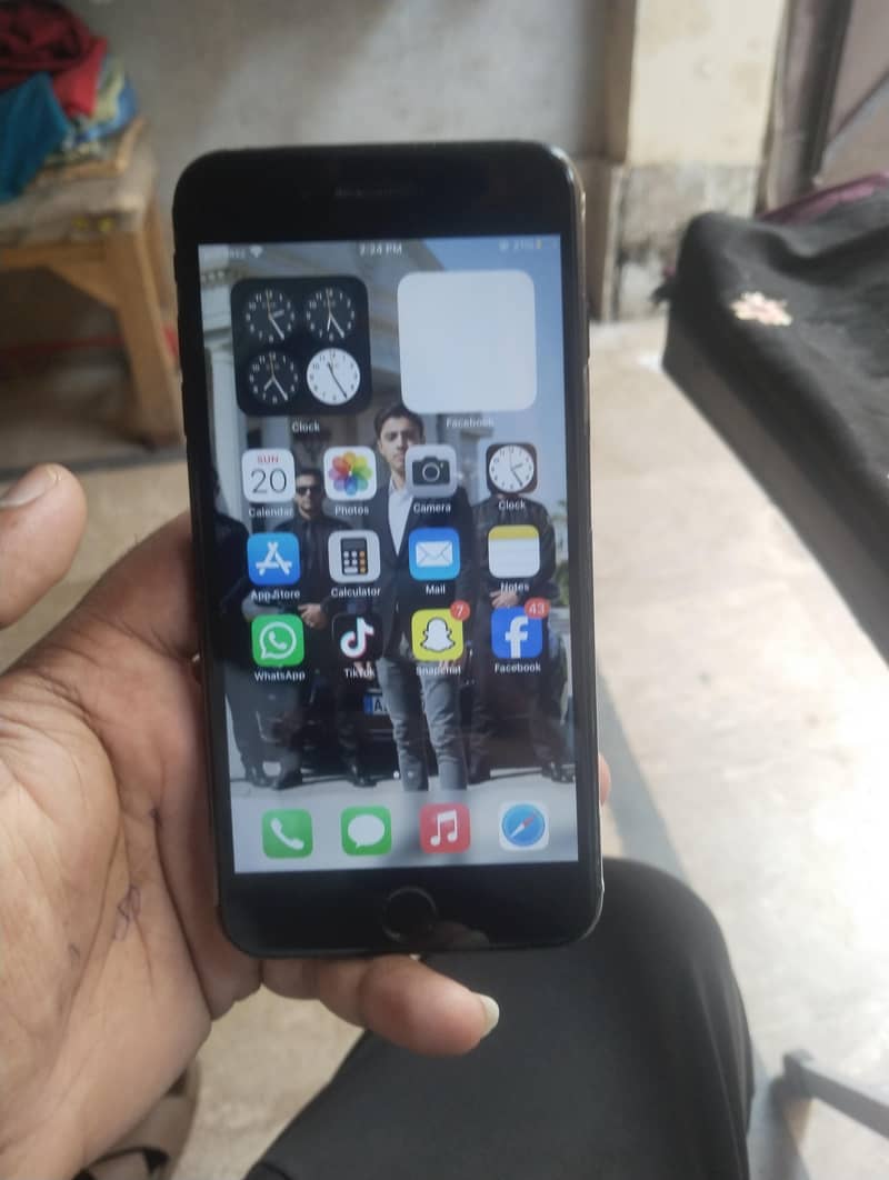Apple iPhone 7 Plus 1