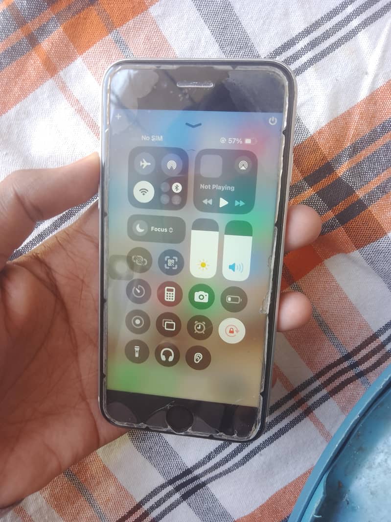 Apple iPhone SE 10