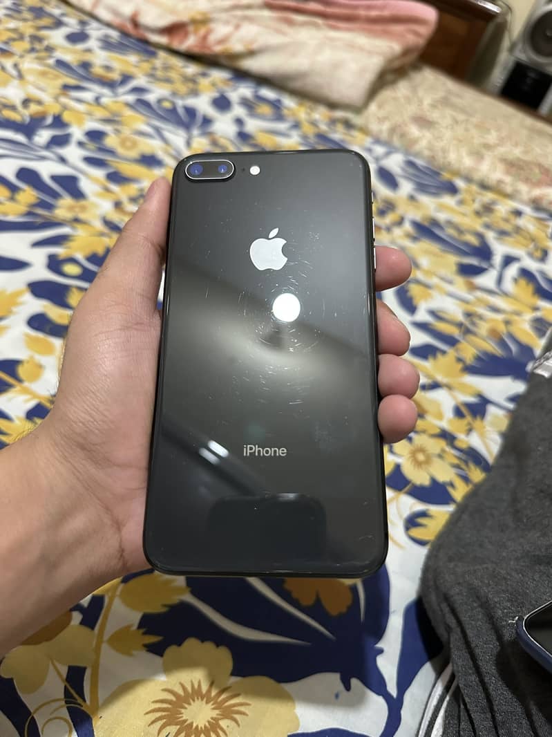 Apple iPhone 8 Plus 2