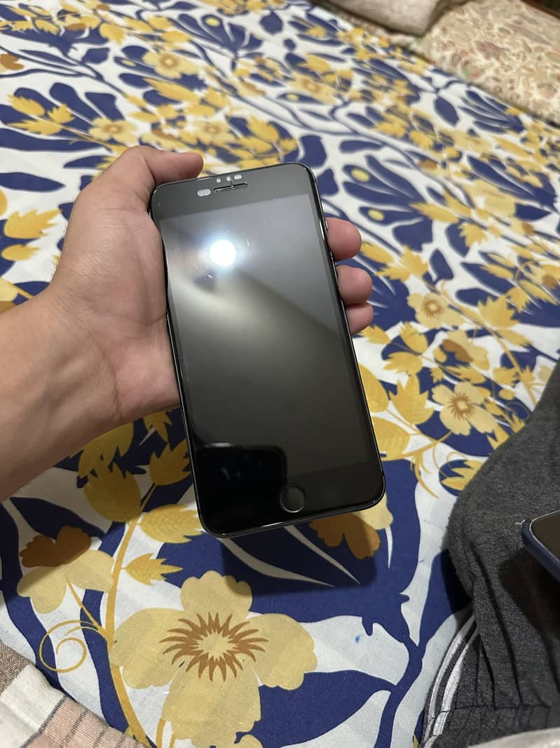 Apple iPhone 8 Plus 3