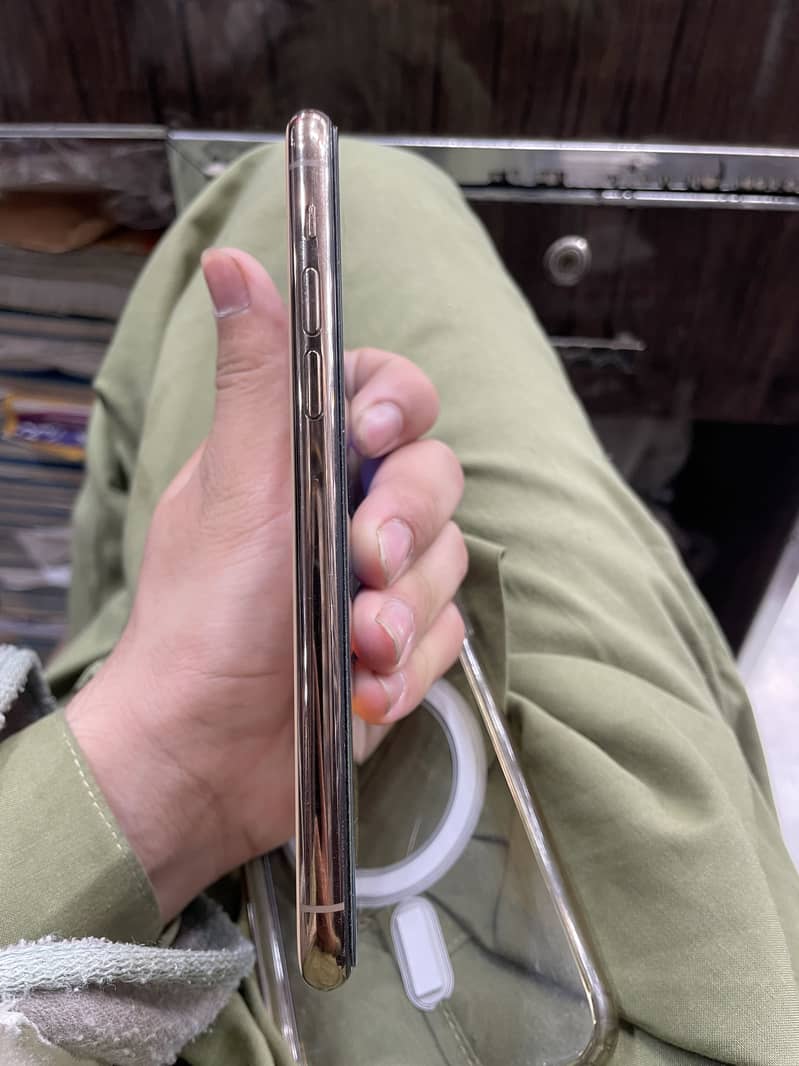 Apple iPhone 11 Pro 2