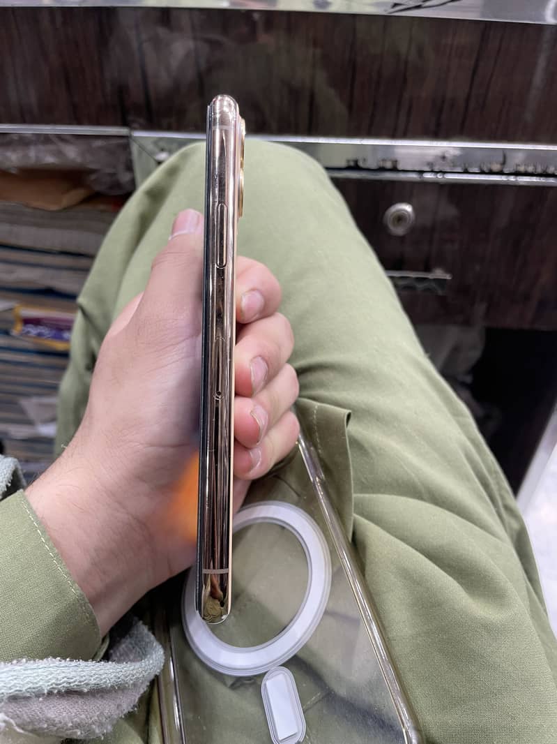 Apple iPhone 11 Pro 3