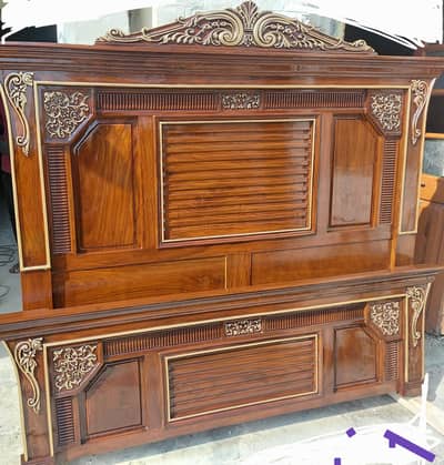 pore wood bed sat