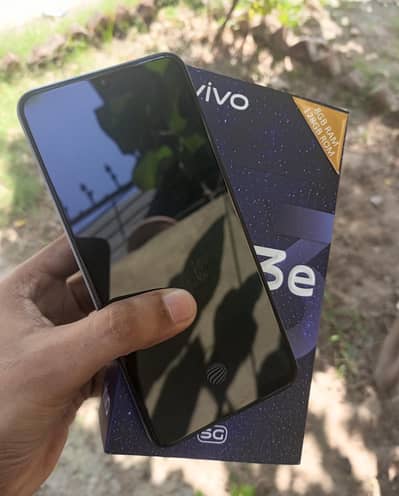 Vivo V23e 5G with complete box urgent sale 03174698751