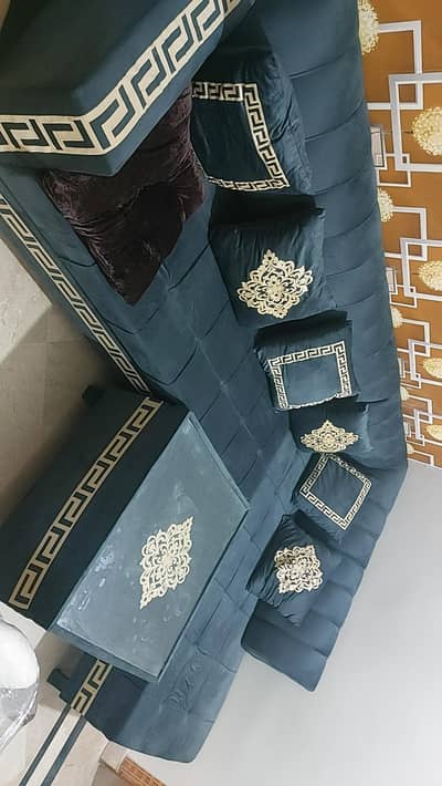 L Shaped 7 + 2 seater sofa in excellent condition