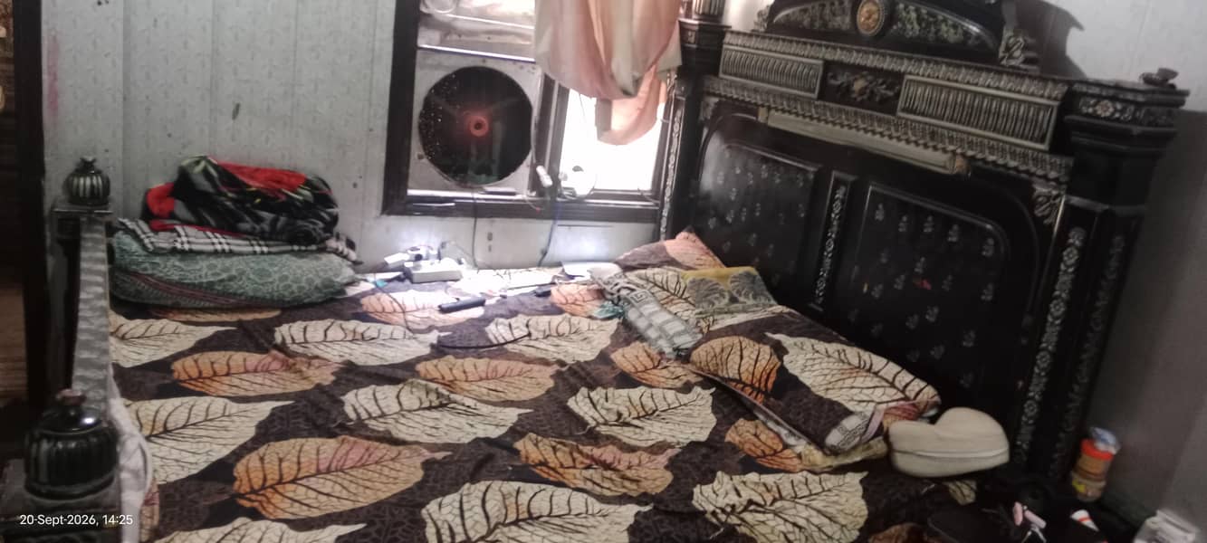 Double Bed , Show Case, Dressing 0
