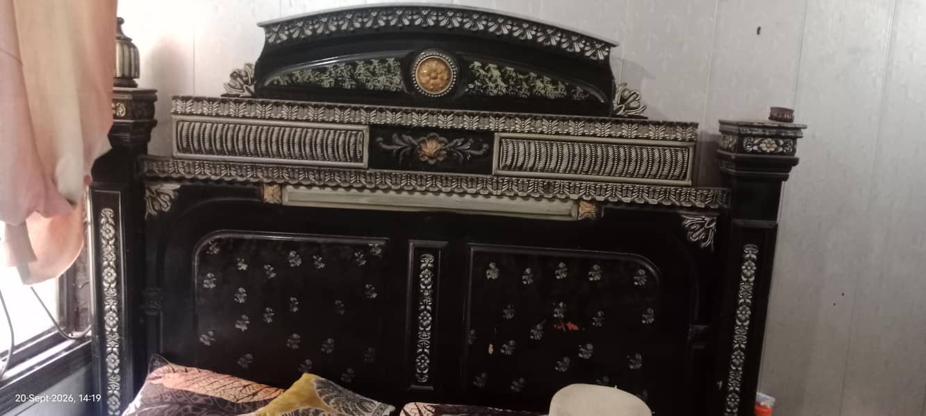 Double Bed , Show Case, Dressing 1