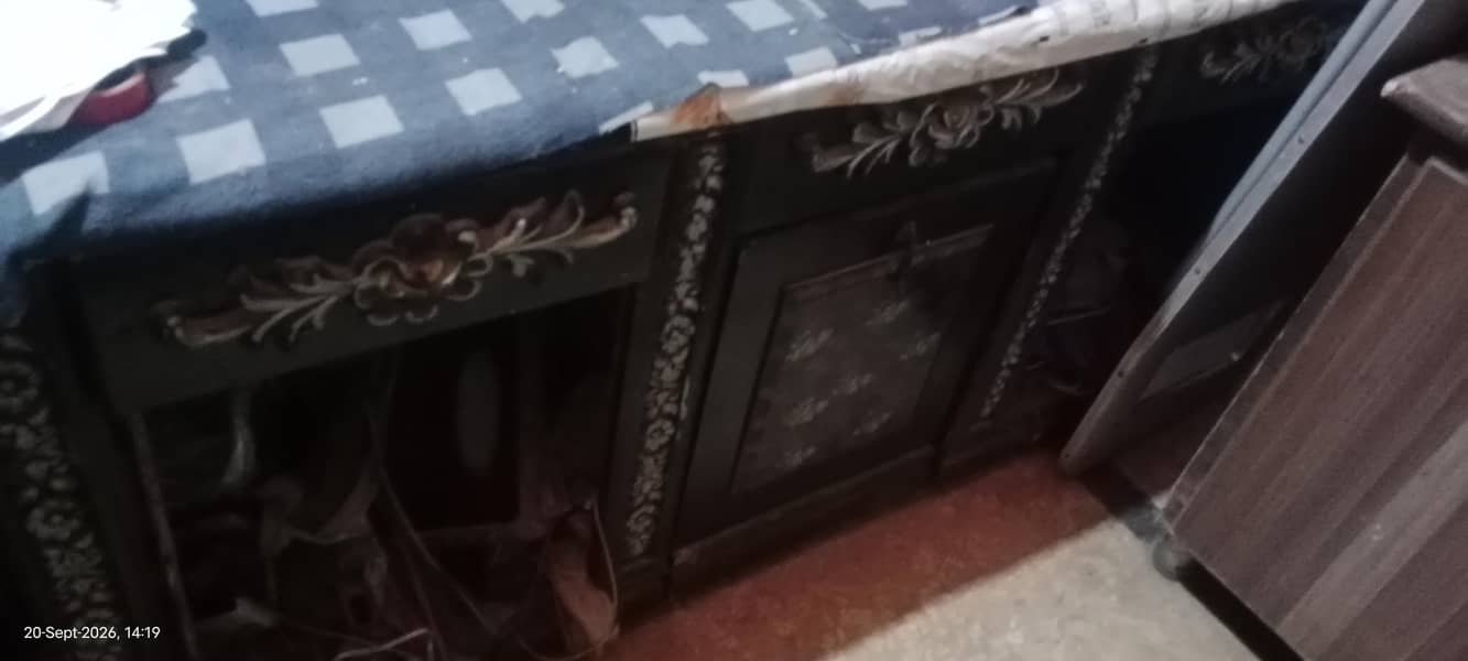 Double Bed , Show Case, Dressing 5