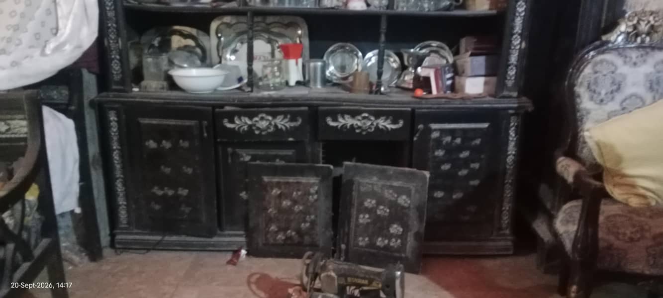 Double Bed , Show Case, Dressing 7