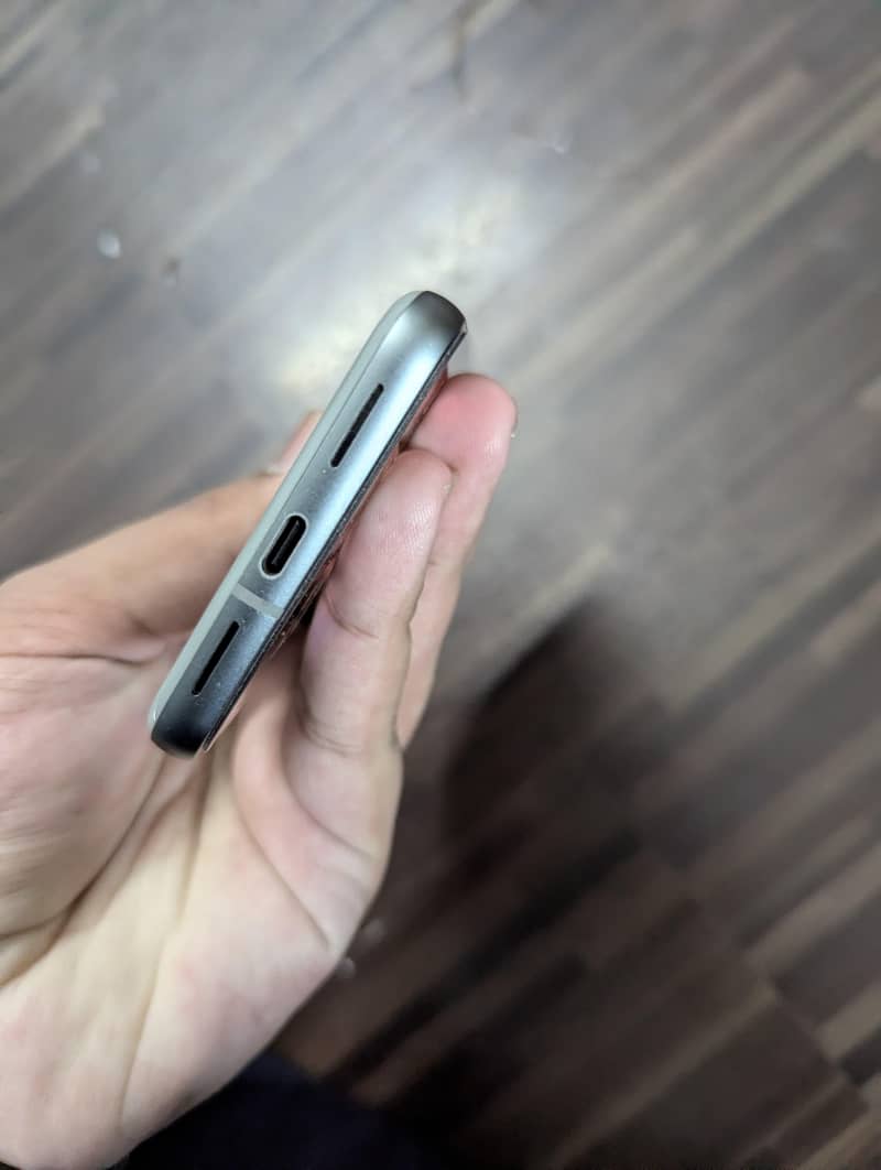Google Pixel 8 4