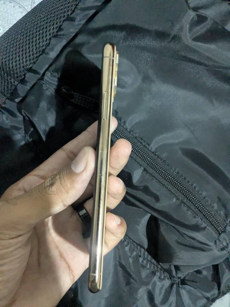 Apple iPhone 11 Pro Max 1