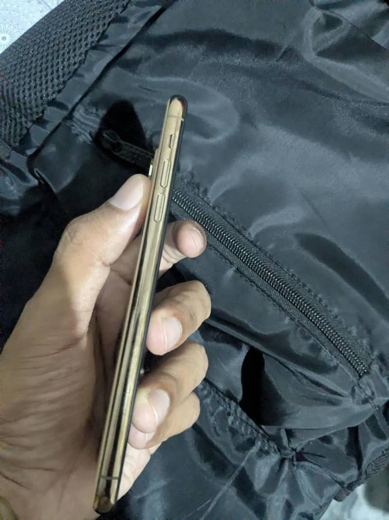 Apple iPhone 11 Pro Max 2