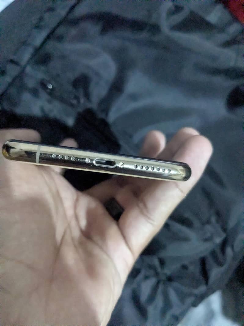 Apple iPhone 11 Pro Max 3