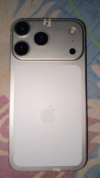 Apple iPhone XR convert 17 pro white