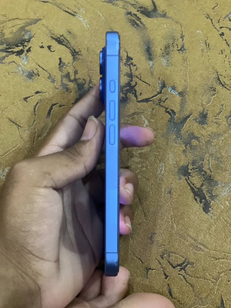Apple iPhone 16 2