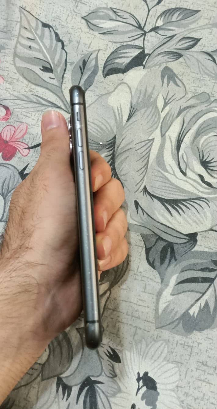 Apple iPhone 11 3