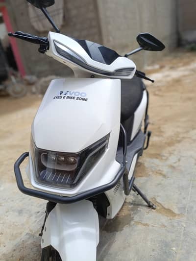 Revoo c32 young