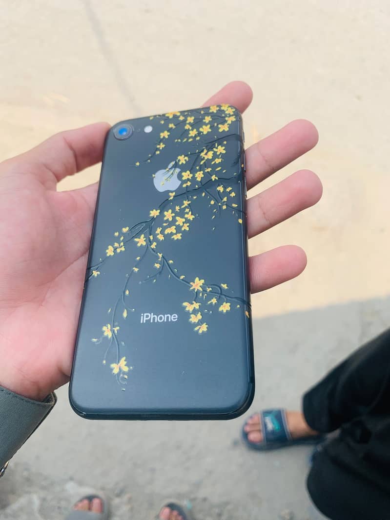 Apple iPhone 8 1