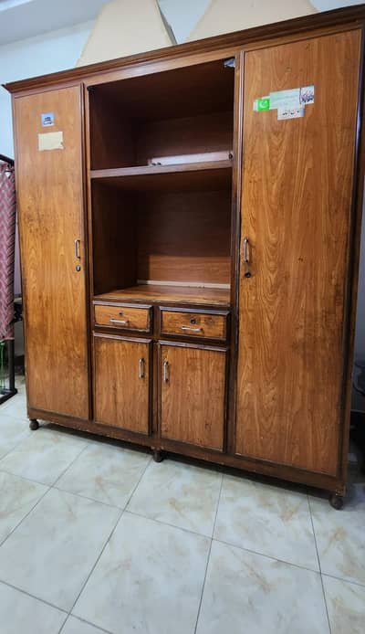House Almari / Wardrobe
