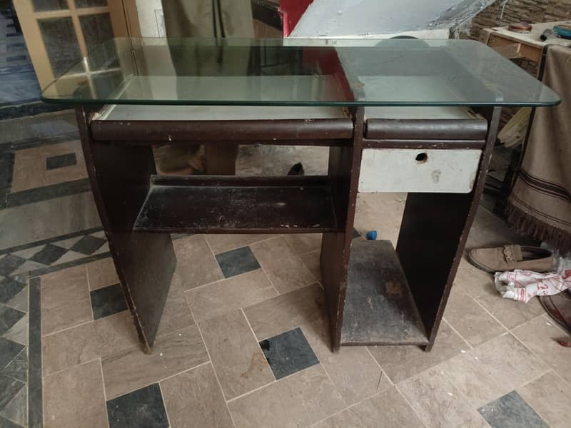COMPUTER AND STUDY TABLE 0