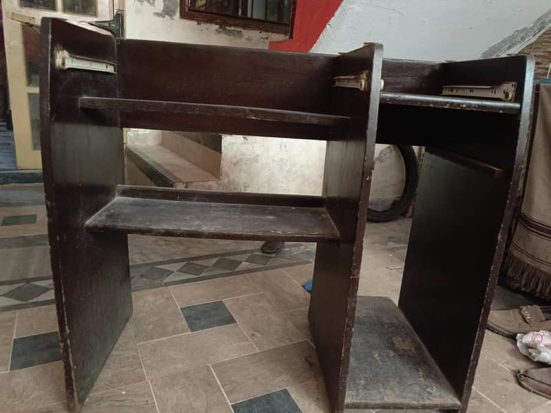 COMPUTER AND STUDY TABLE 1