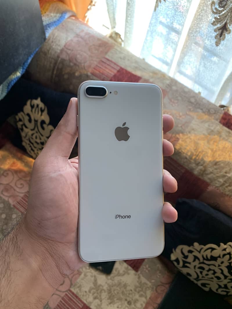 Apple iPhone 8 Plus 0