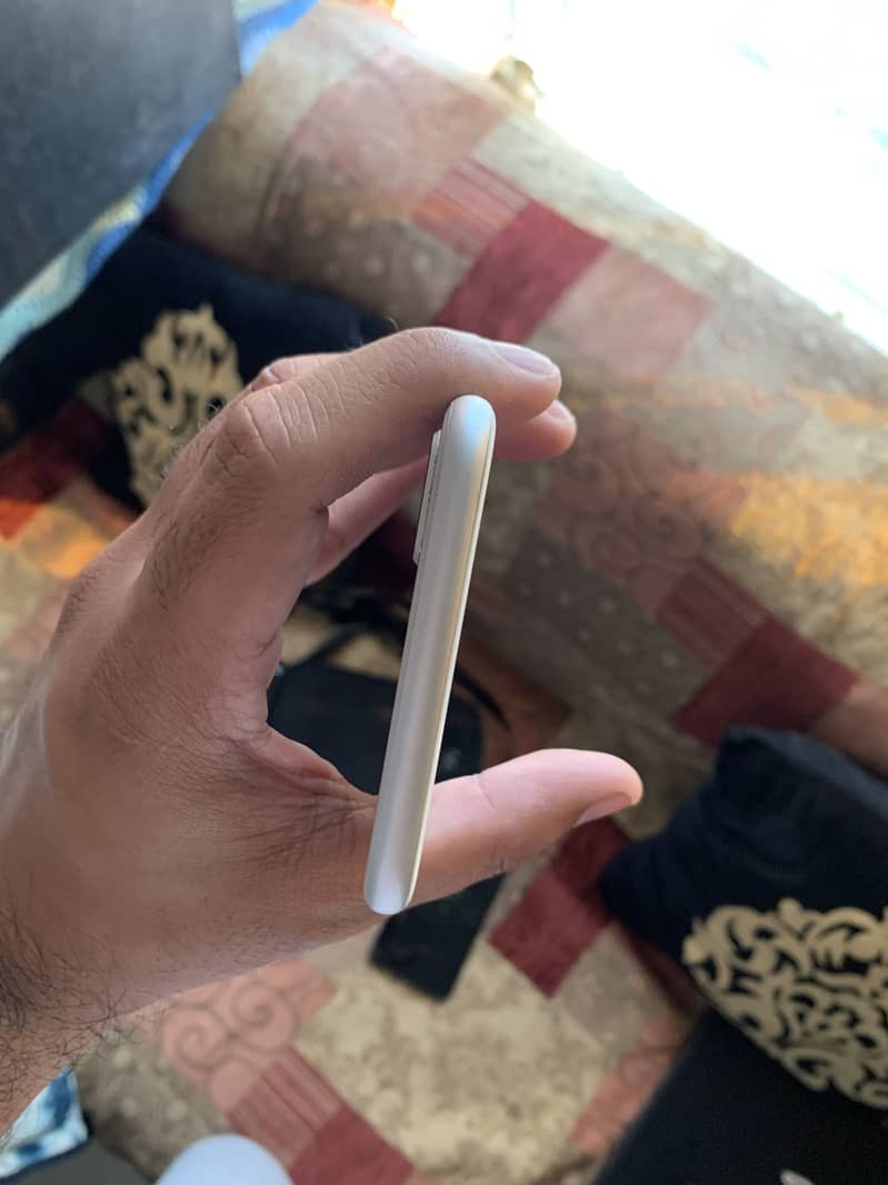 Apple iPhone 8 Plus 3