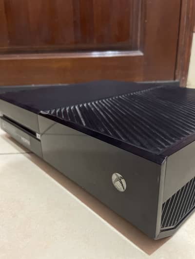 Xbox one 500gb with one controller