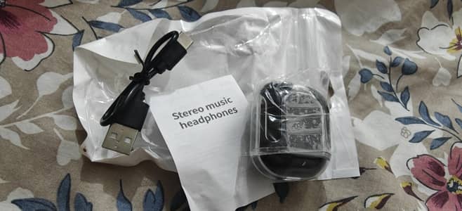 Brand New Wireless Bluetooth earbuds Headphones