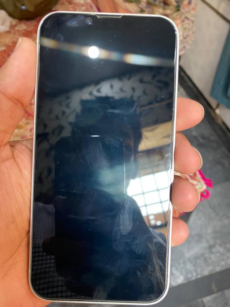 Apple iPhone 16e 1