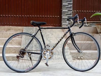 Road Racing Bicycle – Excellent Condition Lightweight Cycle