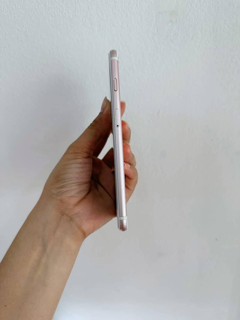 Apple iPhone 6S Plus 4