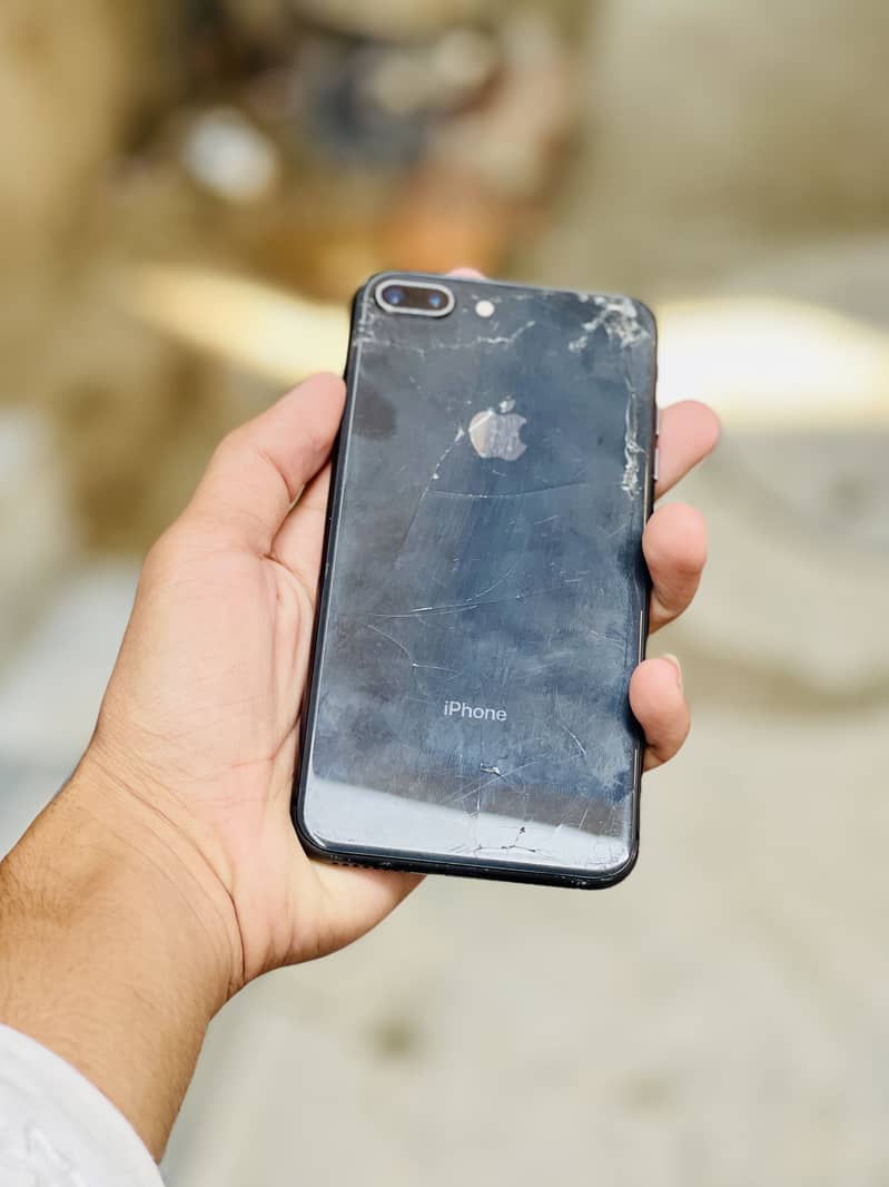 Apple iPhone 8 Plus 0