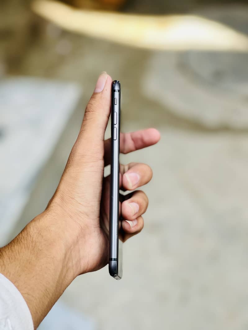 Apple iPhone 8 Plus 3