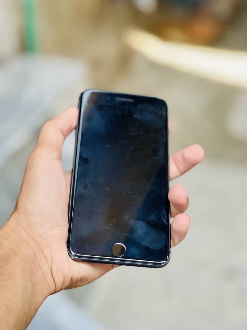 Apple iPhone 8 Plus 4