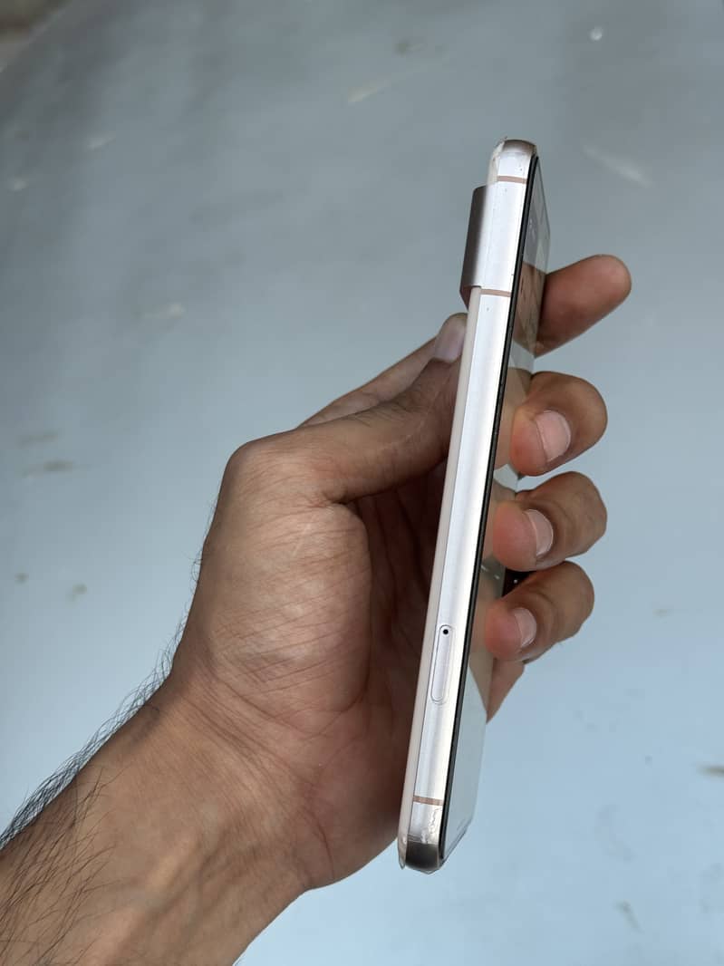 Google Pixel 8 2