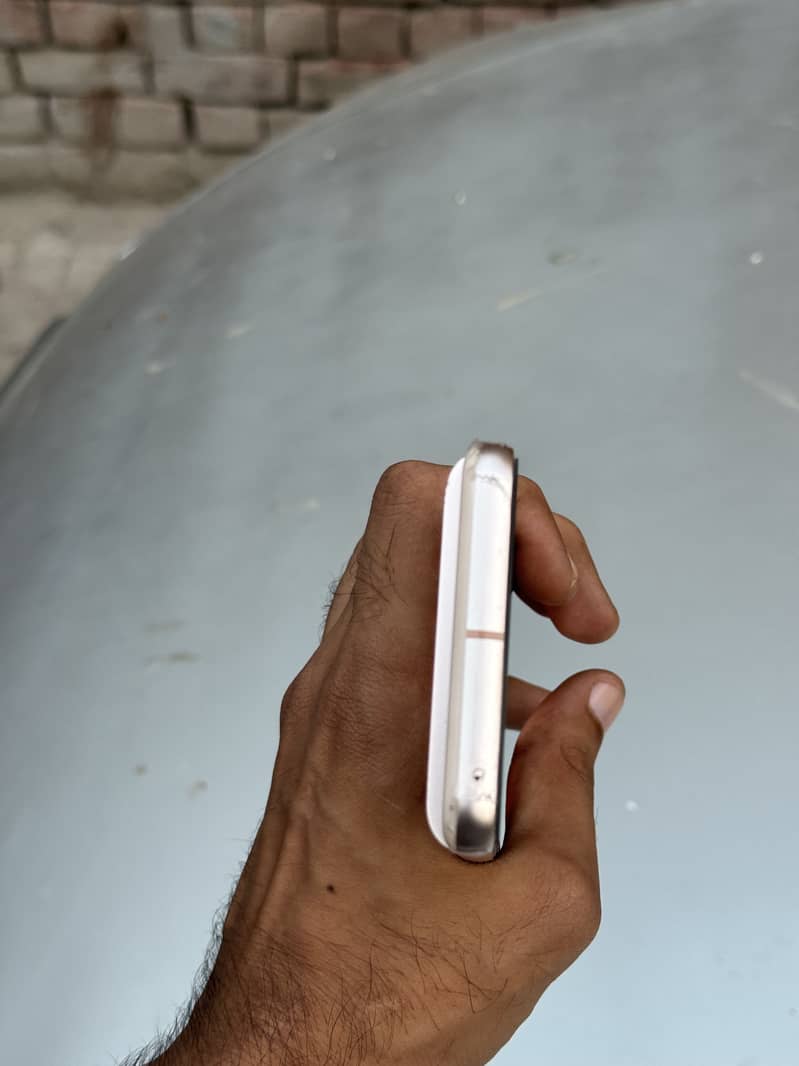 Google Pixel 8 4