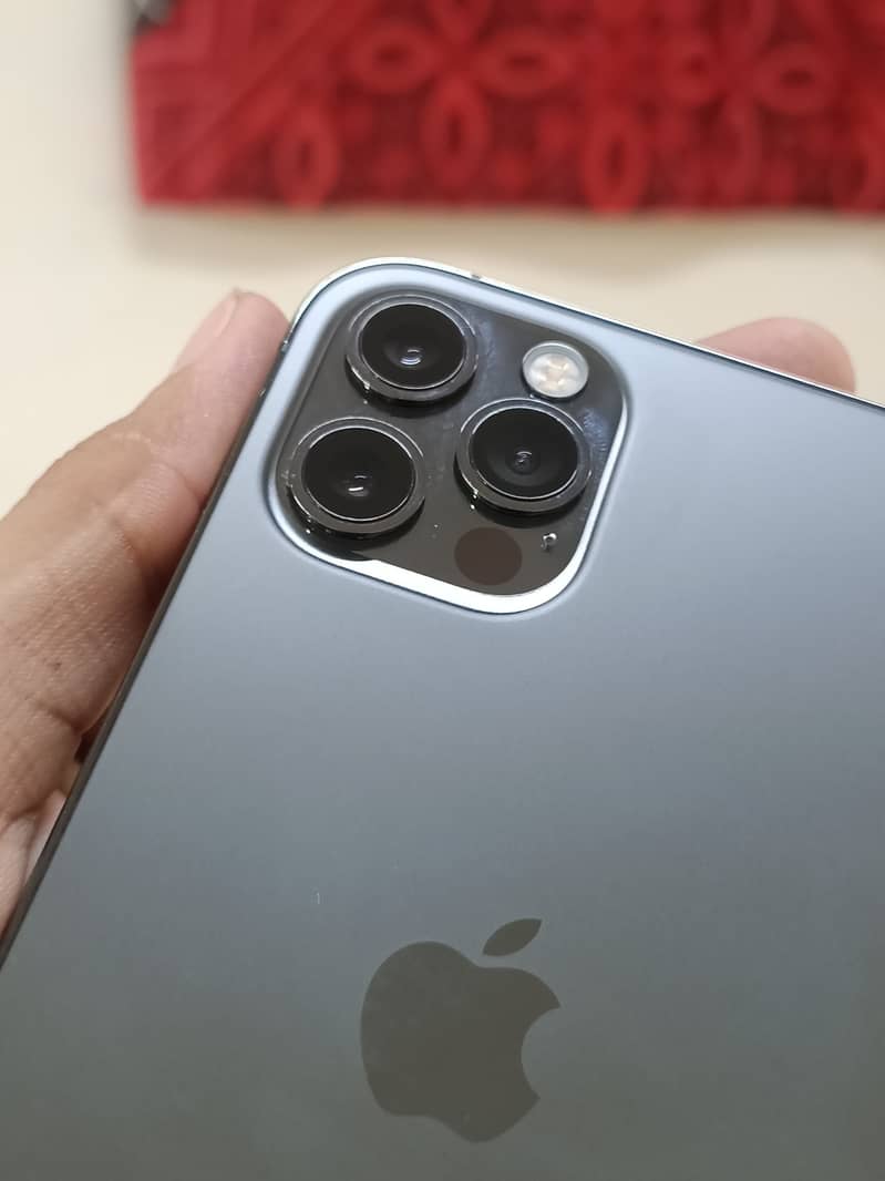 Apple iPhone 12 Pro 3