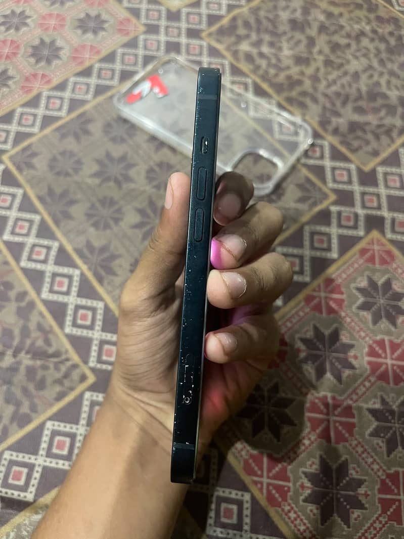 Apple iPhone 13 1
