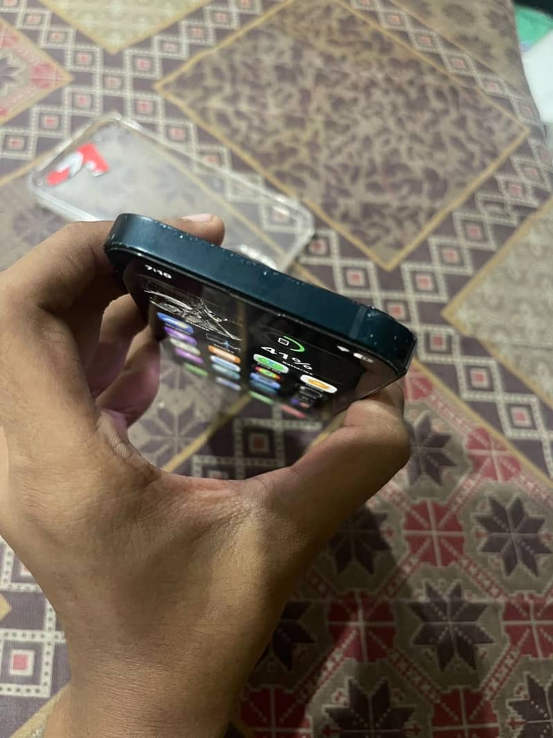 Apple iPhone 13 3